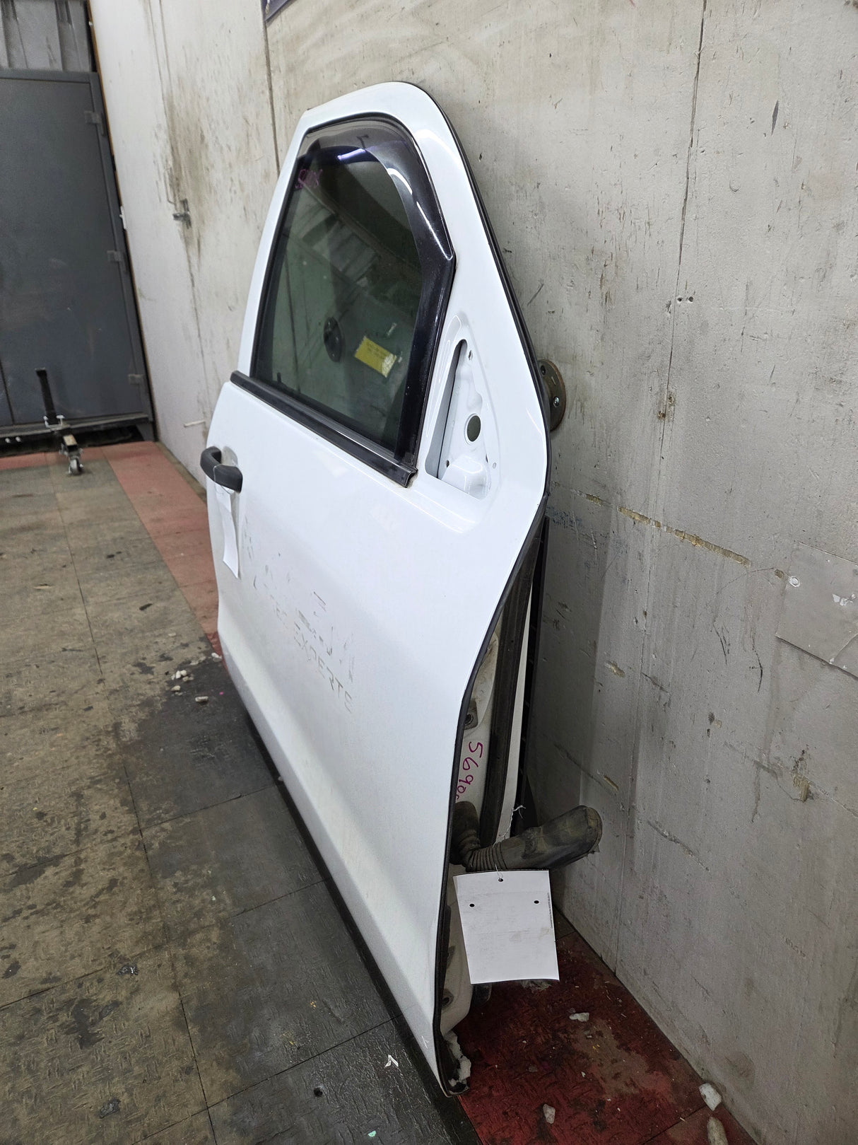 2014-2019 Chevrolet Silverado / GMC Sierra RH Front Passenger Side Crew Cab Door 1500 25000 3500 HD