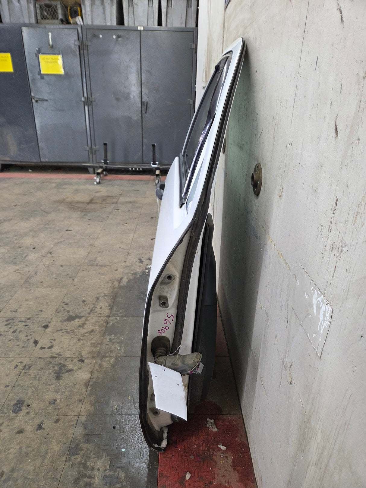 2014-2019 Chevrolet Silverado / GMC Sierra RH Front Passenger Side Crew Cab Door 1500 25000 3500 HD