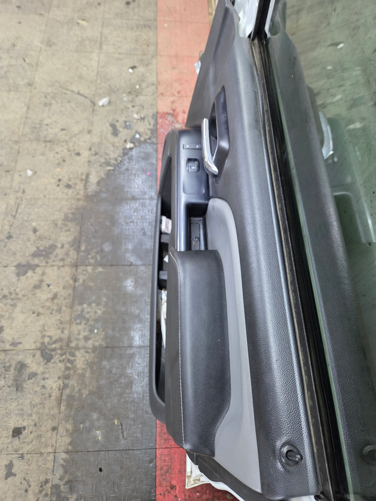 2014-2019 Chevrolet Silverado / GMC Sierra RH Front Passenger Side Crew Cab Door 1500 25000 3500 HD