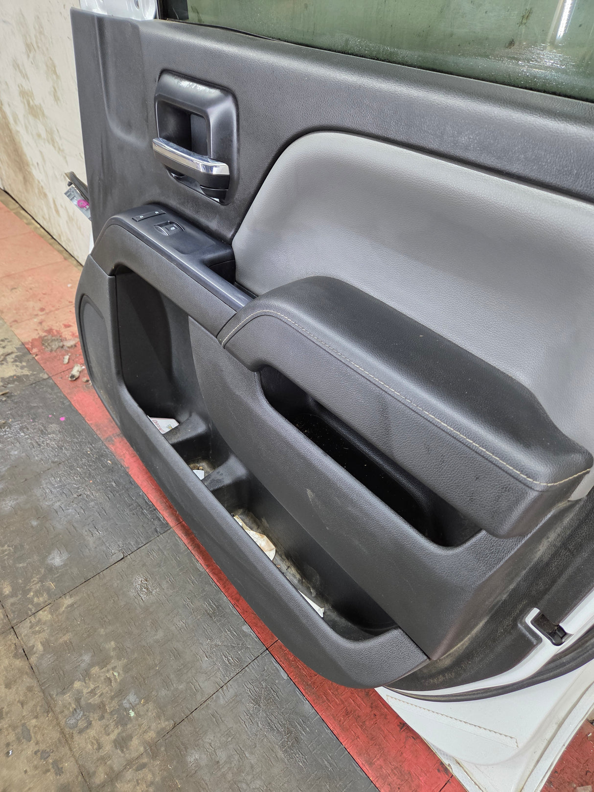 2014-2019 Chevrolet Silverado / GMC Sierra RH Front Passenger Side Crew Cab Door 1500 25000 3500 HD