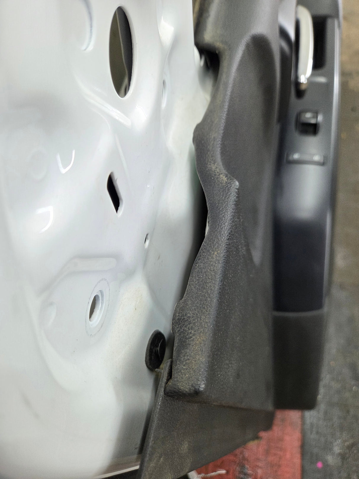 2014-2019 Chevrolet Silverado / GMC Sierra RH Front Passenger Side Crew Cab Door 1500 25000 3500 HD