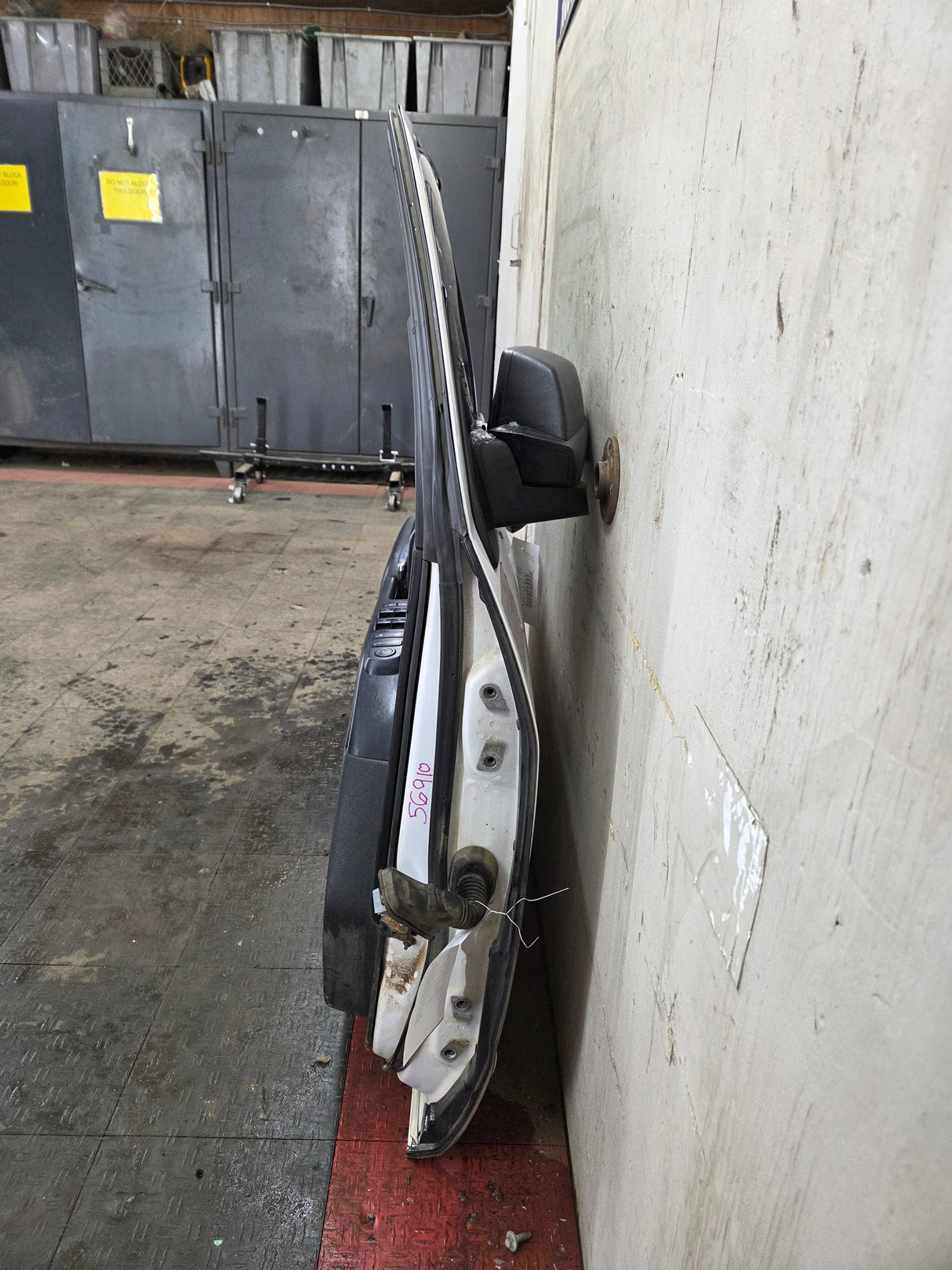 2014-2019 Chevrolet Silverado / GMC Sierra LH Front Driver Side Crew Cab Door 1500 25000 3500 HD