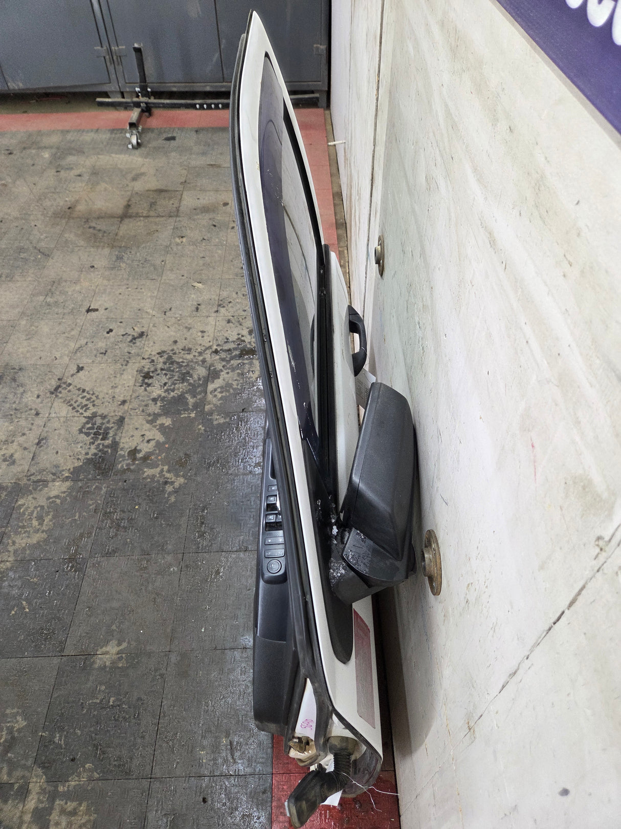 2014-2019 Chevrolet Silverado / GMC Sierra LH Front Driver Side Crew Cab Door 1500 25000 3500 HD