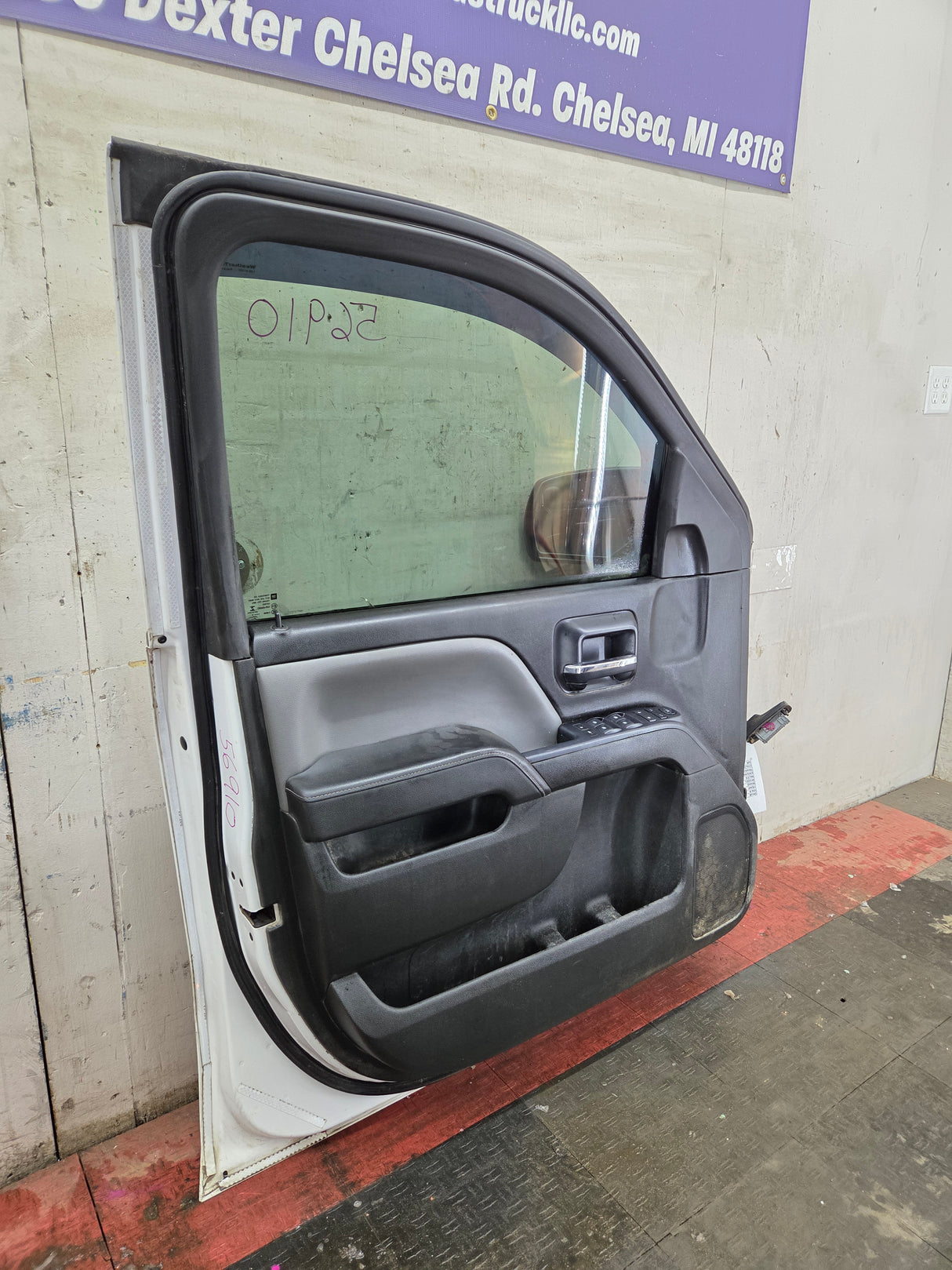 2014-2019 Chevrolet Silverado / GMC Sierra LH Front Driver Side Crew Cab Door 1500 25000 3500 HD