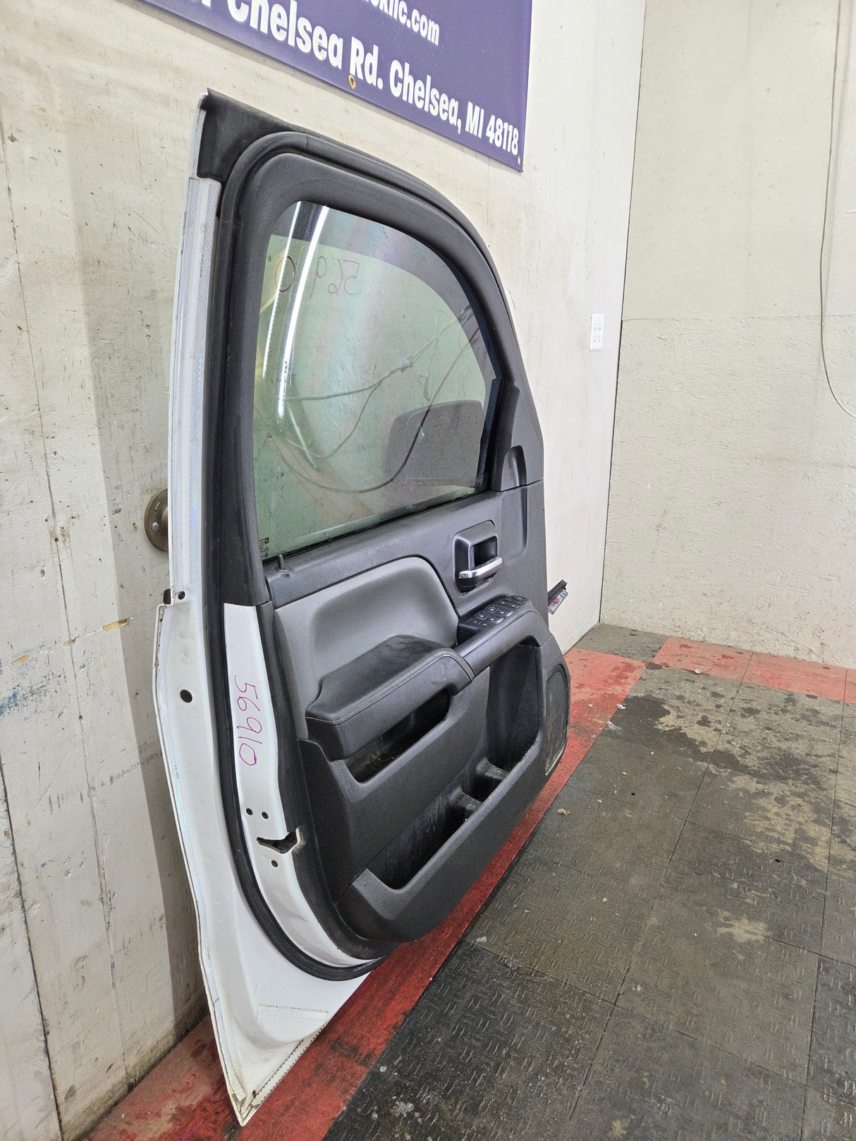 2014-2019 Chevrolet Silverado / GMC Sierra LH Front Driver Side Crew Cab Door 1500 25000 3500 HD