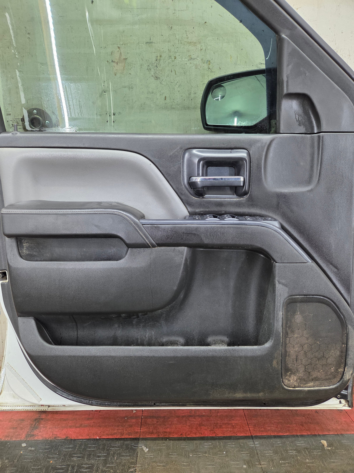 2014-2019 Chevrolet Silverado / GMC Sierra LH Front Driver Side Crew Cab Door 1500 25000 3500 HD