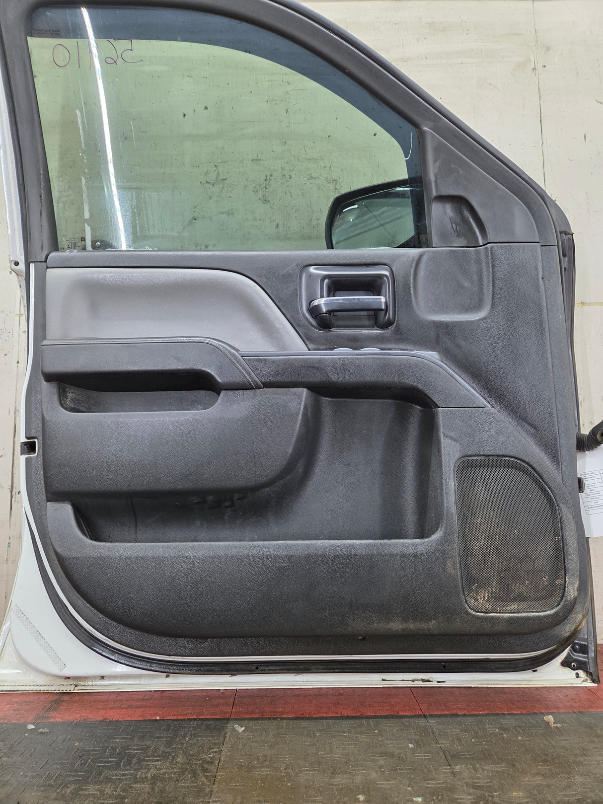 2014-2019 Chevrolet Silverado / GMC Sierra LH Front Driver Side Crew Cab Door 1500 25000 3500 HD