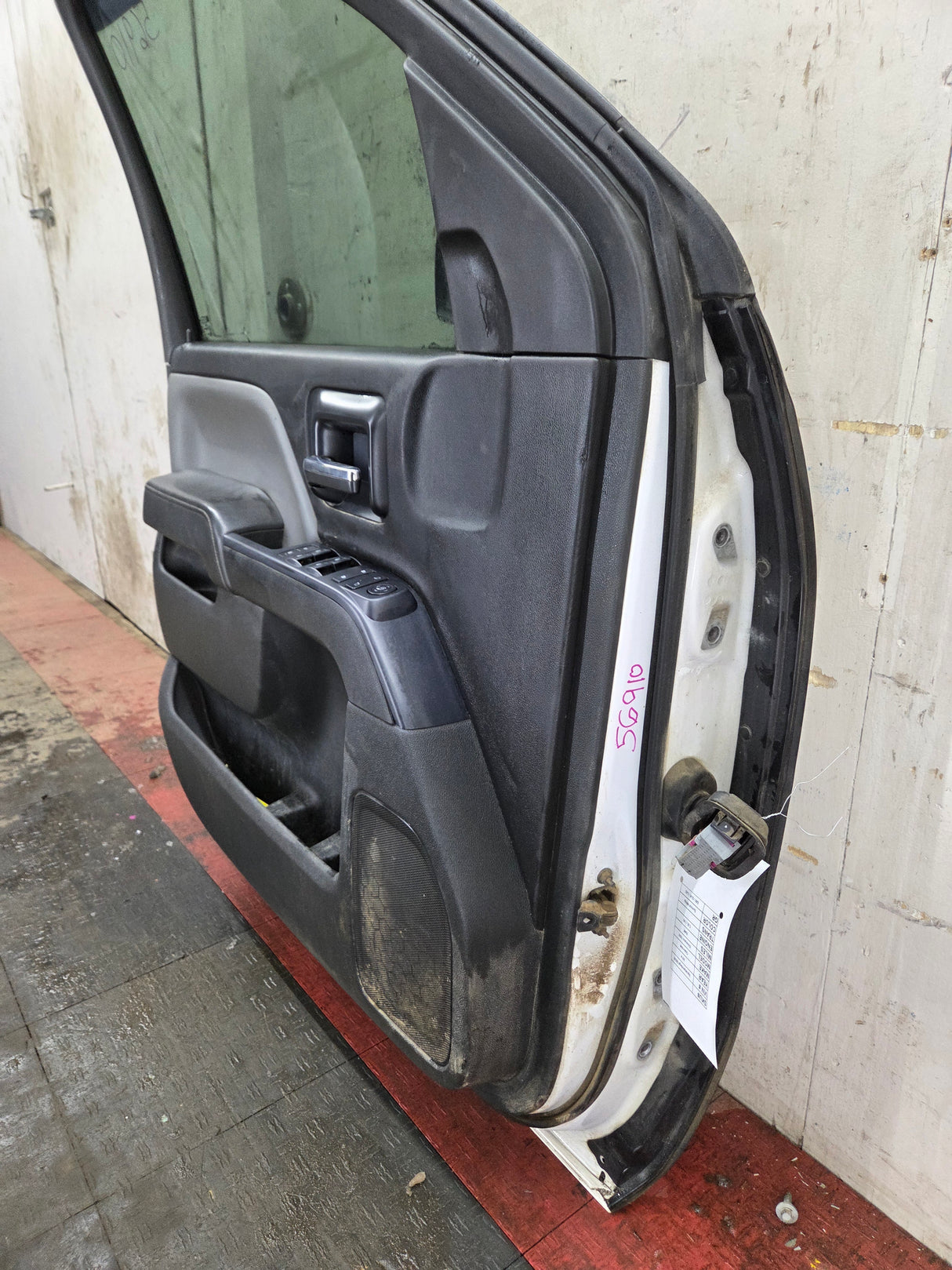 2014-2019 Chevrolet Silverado / GMC Sierra LH Front Driver Side Crew Cab Door 1500 25000 3500 HD