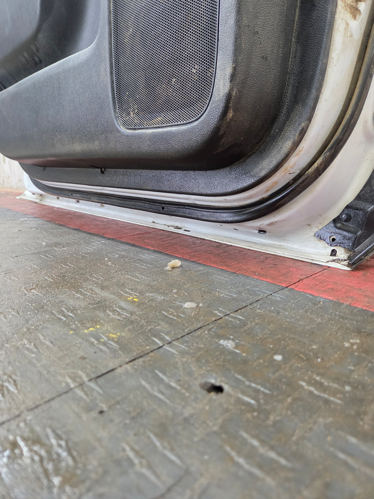 2014-2019 Chevrolet Silverado / GMC Sierra LH Front Driver Side Crew Cab Door 1500 25000 3500 HD