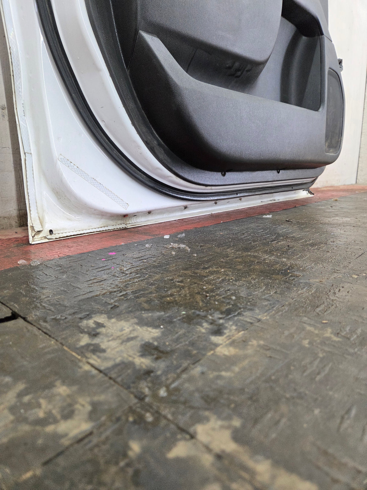 2014-2019 Chevrolet Silverado / GMC Sierra LH Front Driver Side Crew Cab Door 1500 25000 3500 HD