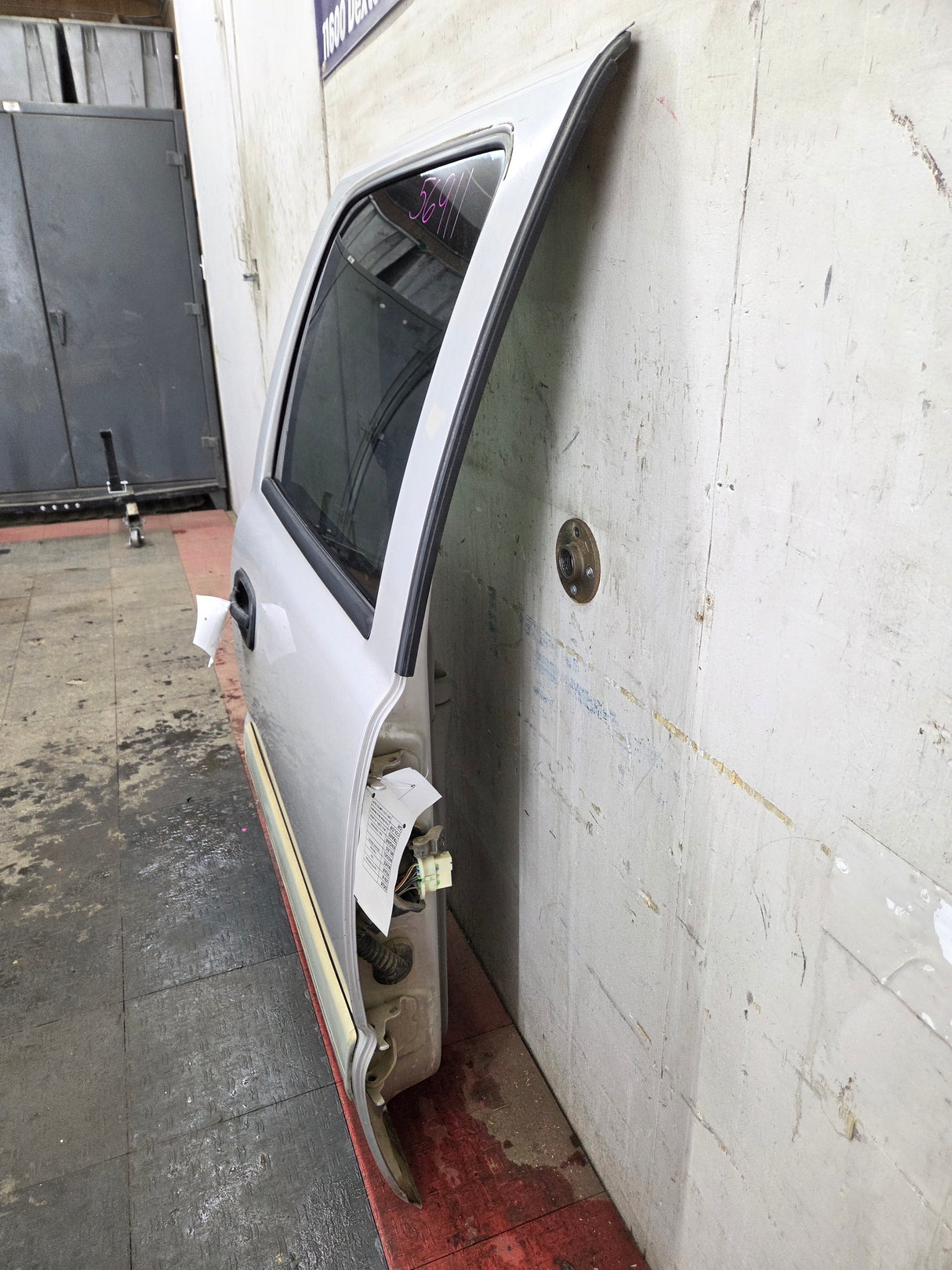 1999-2006 Chevrolet Silverado / GMC Sierra 1500 2500 3500 HD Rear Passenger side Crew Cab rear door RH - Fine Silver Birch Metallic