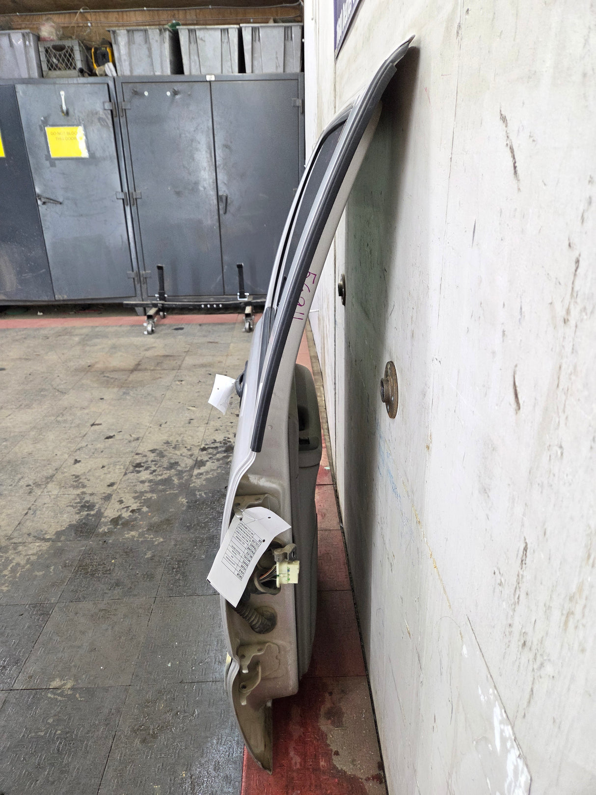 1999-2006 Chevrolet Silverado / GMC Sierra 1500 2500 3500 HD Rear Passenger side Crew Cab rear door RH - Fine Silver Birch Metallic