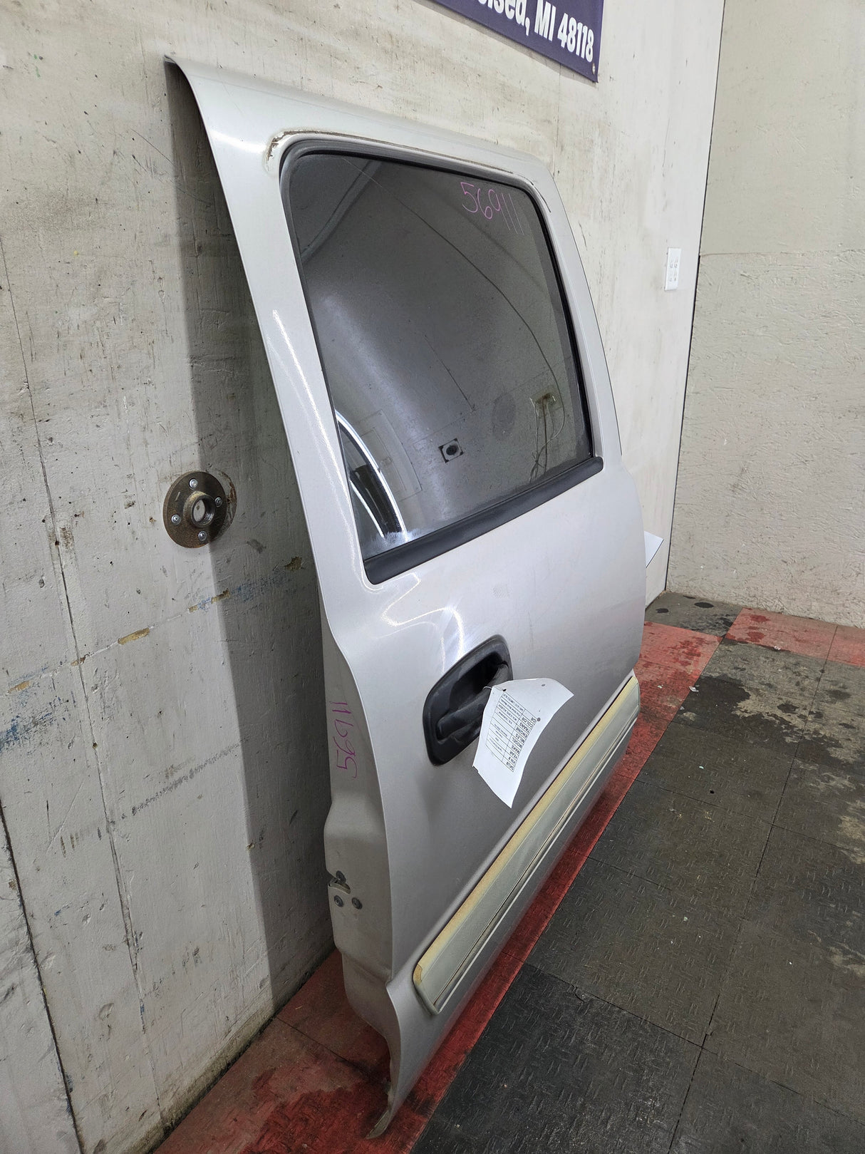 1999-2006 Chevrolet Silverado / GMC Sierra 1500 2500 3500 HD Rear Passenger side Crew Cab rear door RH - Fine Silver Birch Metallic