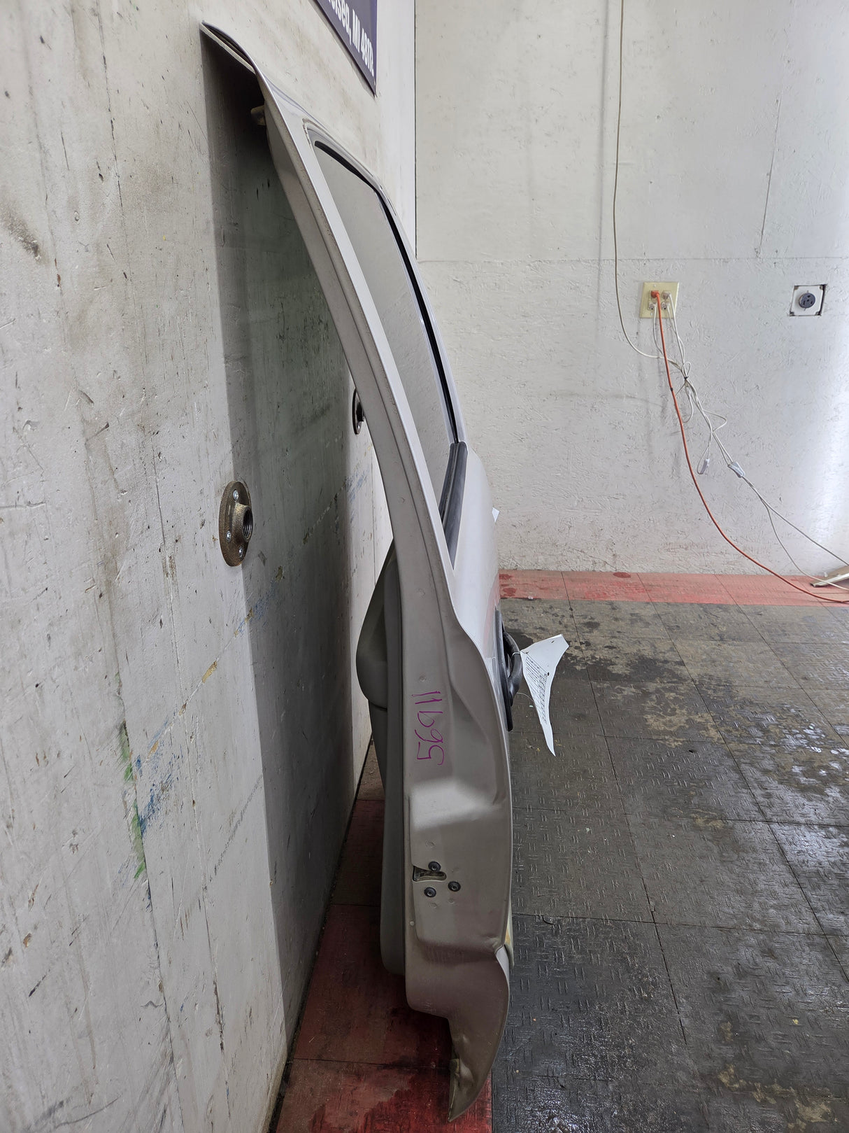 1999-2006 Chevrolet Silverado / GMC Sierra 1500 2500 3500 HD Rear Passenger side Crew Cab rear door RH - Fine Silver Birch Metallic