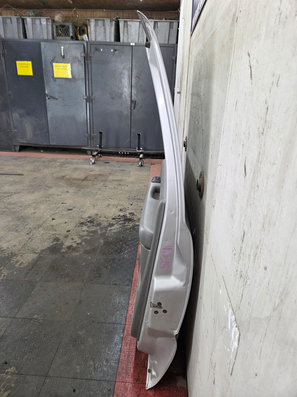 1999-2006 Chevrolet Silverado / GMC Sierra 1500 2500 3500 HD Rear Passenger side Crew Cab rear door RH - Fine Silver Birch Metallic