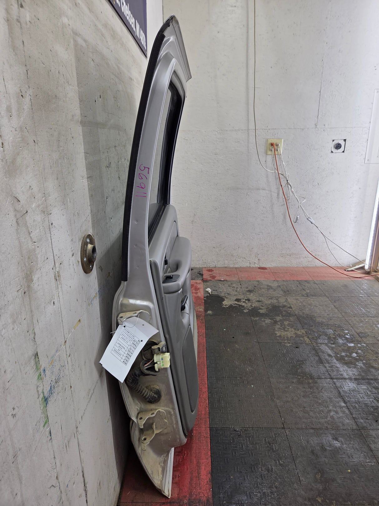 1999-2006 Chevrolet Silverado / GMC Sierra 1500 2500 3500 HD Rear Passenger side Crew Cab rear door RH - Fine Silver Birch Metallic