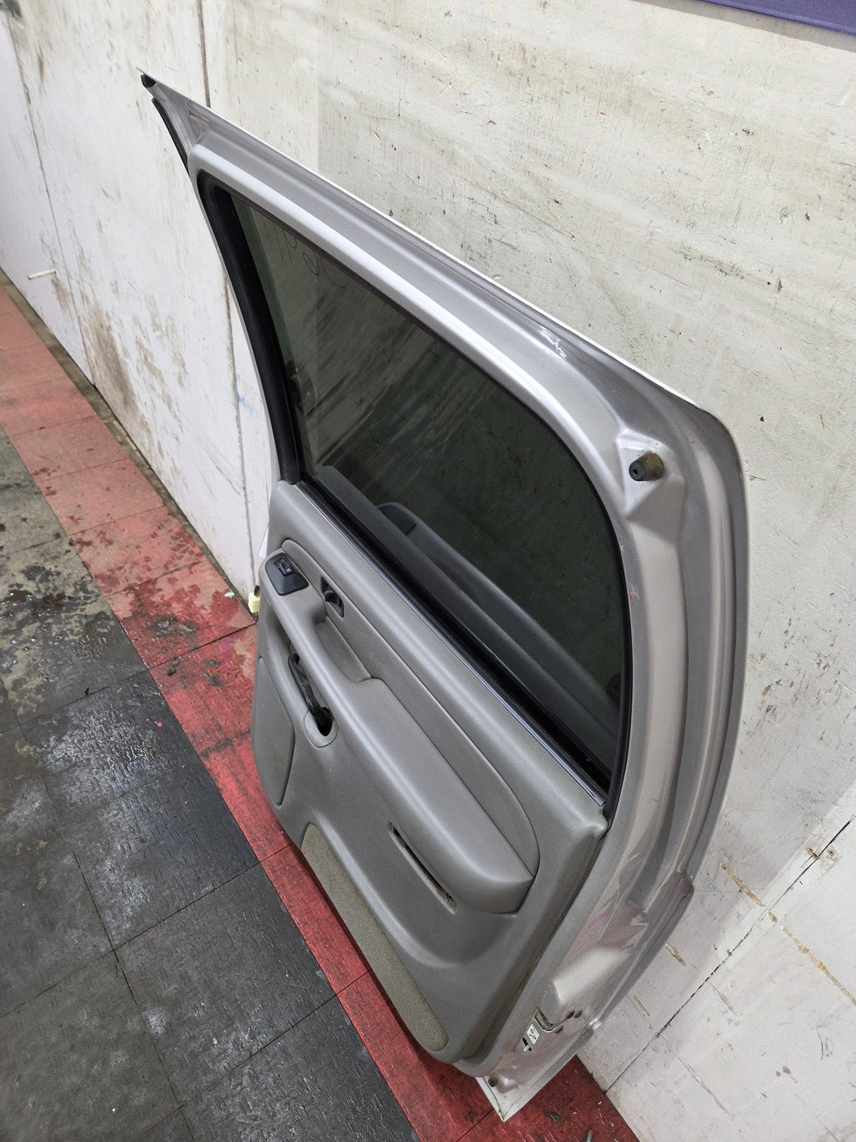 1999-2006 Chevrolet Silverado / GMC Sierra 1500 2500 3500 HD Rear Passenger side Crew Cab rear door RH - Fine Silver Birch Metallic