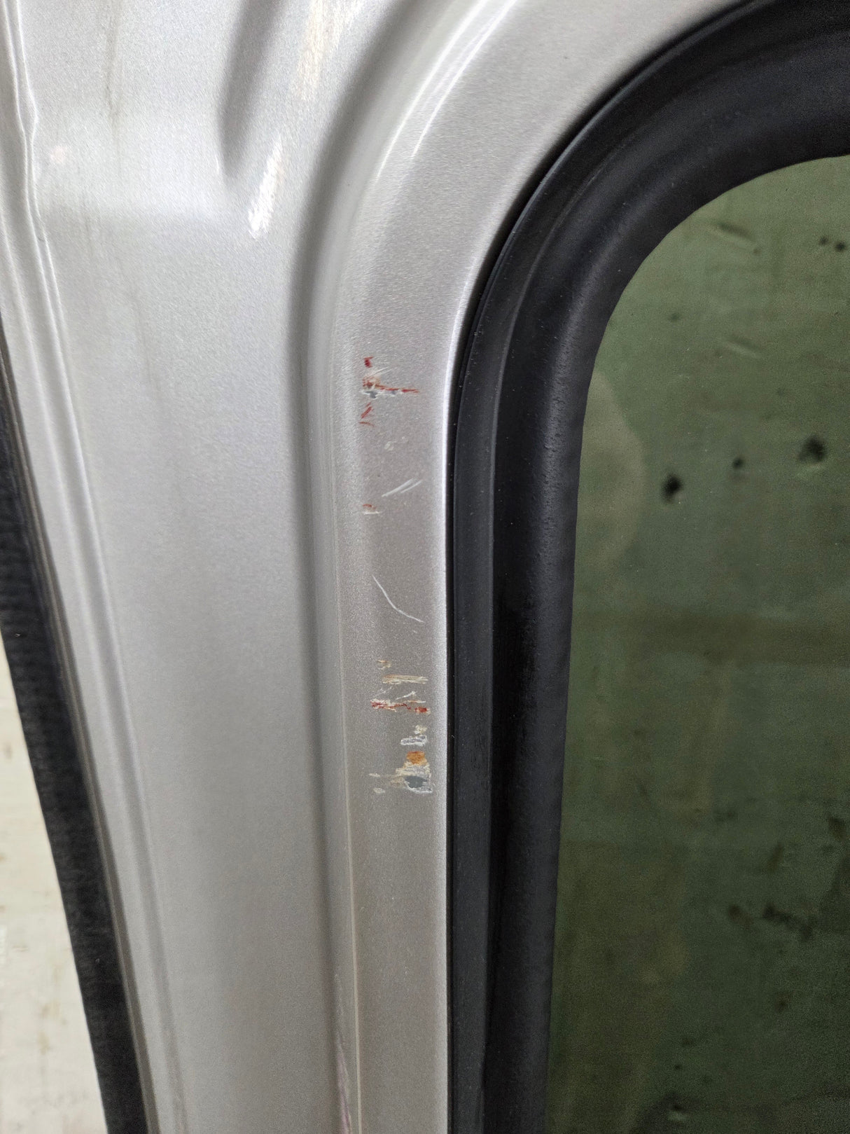 1999-2006 Chevrolet Silverado / GMC Sierra 1500 2500 3500 HD Rear Passenger side Crew Cab rear door RH - Fine Silver Birch Metallic