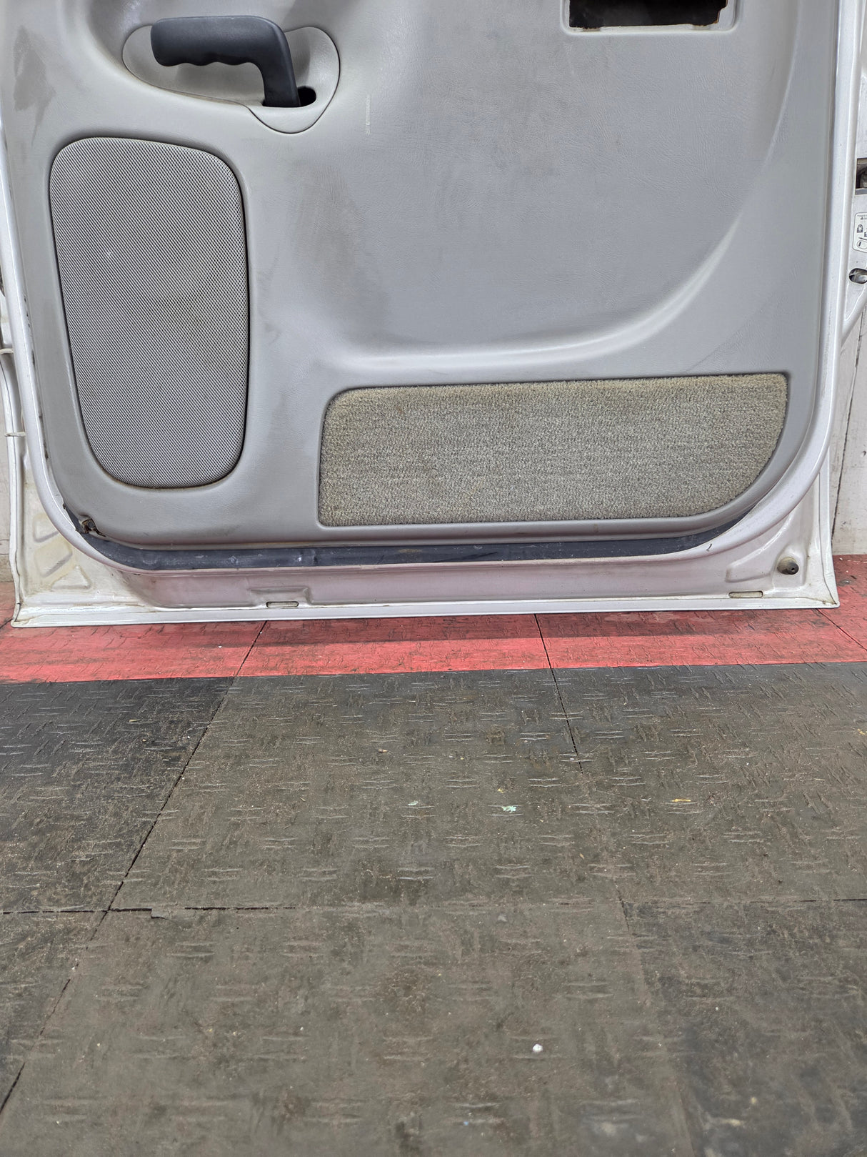 1999-2006 Chevrolet Silverado / GMC Sierra 1500 2500 3500 HD Rear Passenger side Crew Cab rear door RH - Fine Silver Birch Metallic