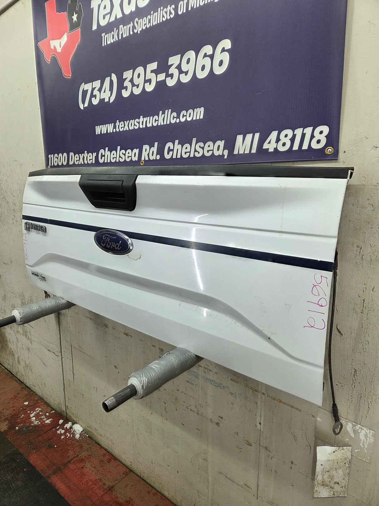 2015-2017 Ford F150 Tailgate - Oxford White