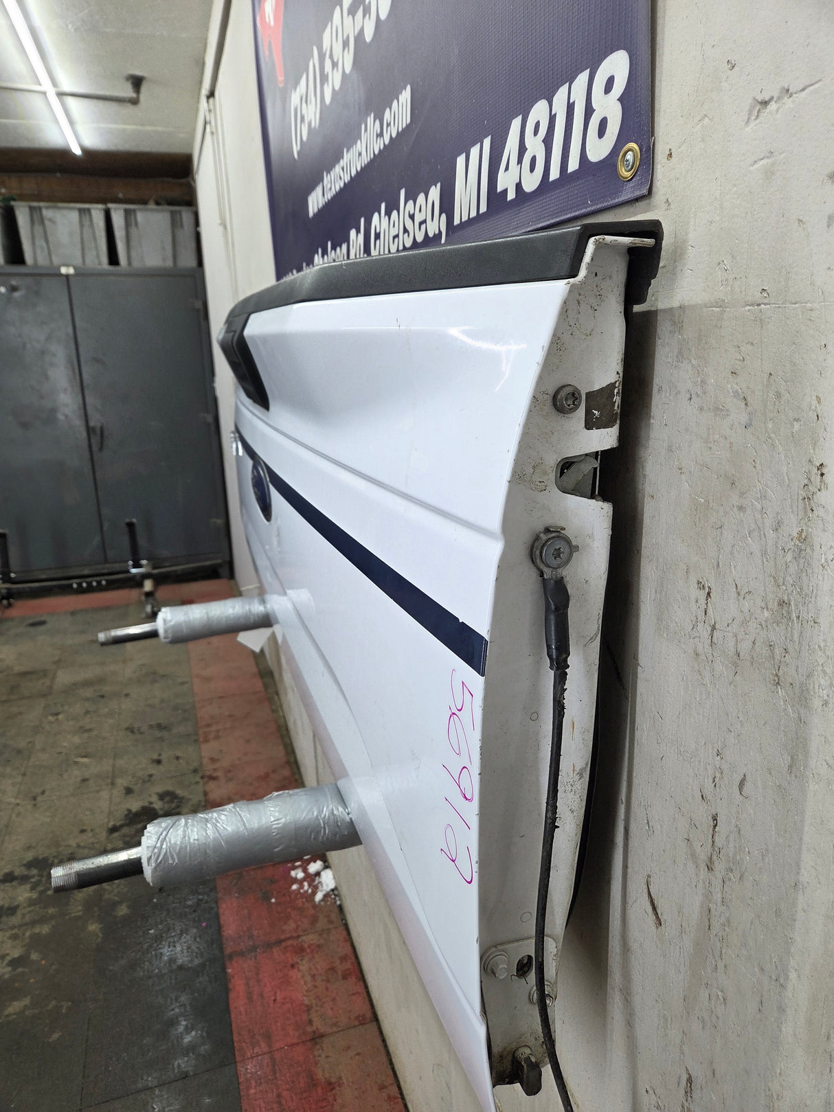 2015-2017 Ford F150 Tailgate - Oxford White