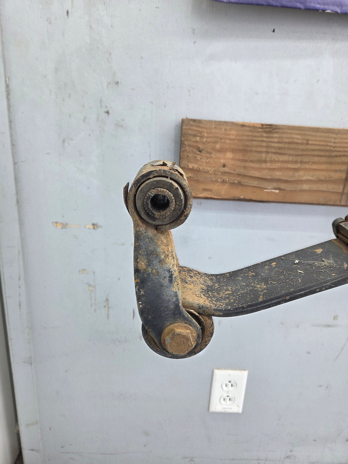 1999-2006 Chevrolet Silverado / GMC Sierra 1500 Rear Leaf Spring - (1)