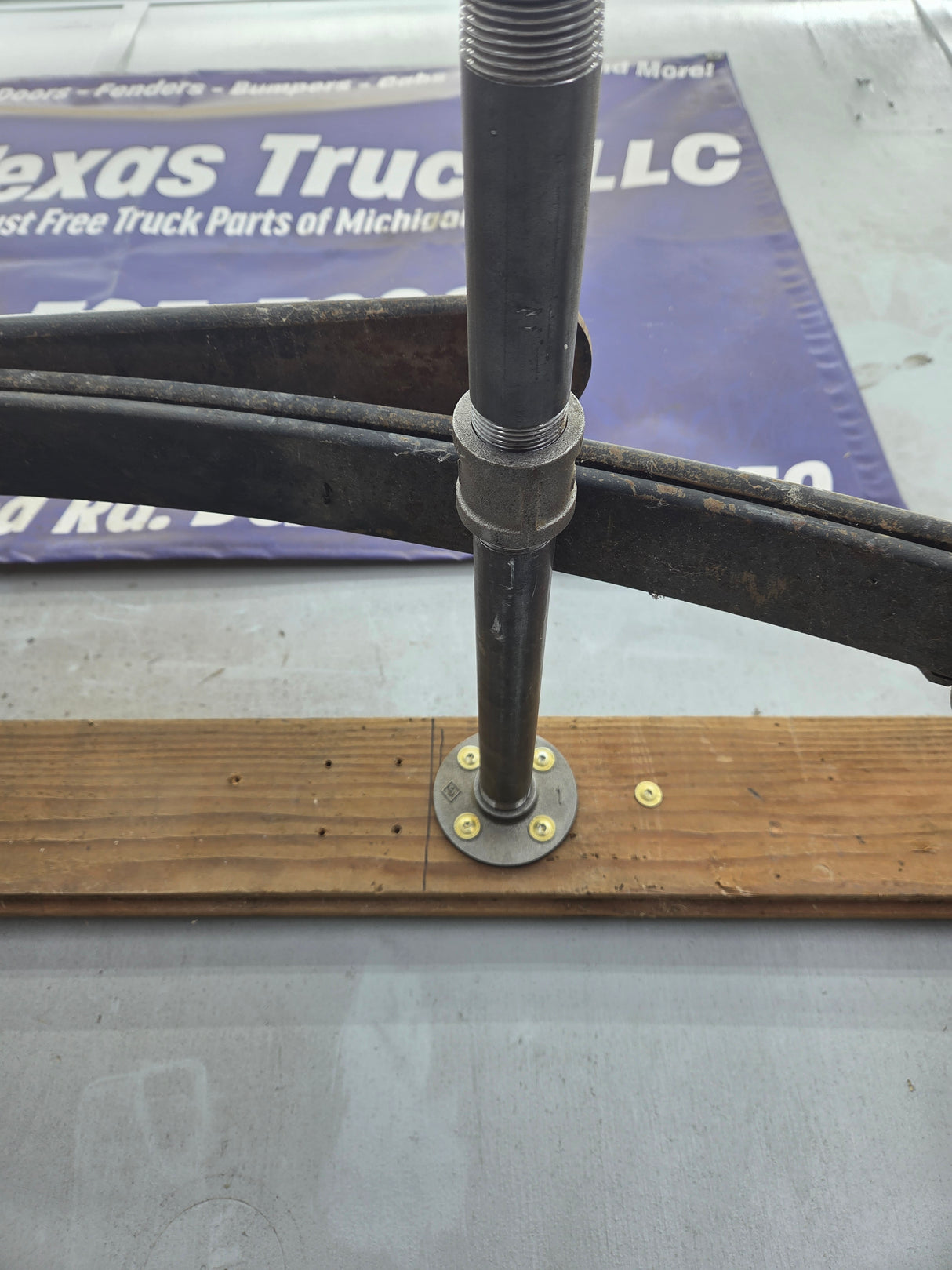 1999-2006 Chevrolet Silverado / GMC Sierra 1500 Rear Leaf Spring - (1)