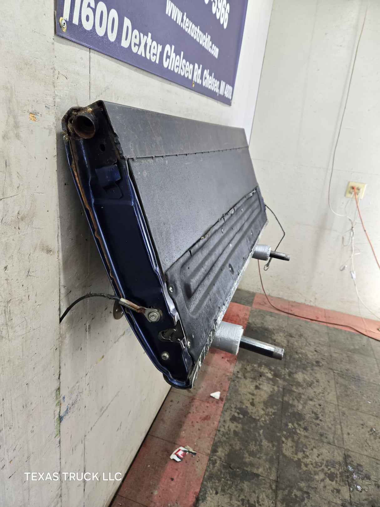 1997-2003 F150 / 1999-2007 Ford F250 F350 F450 F550 Super Duty Tailgate