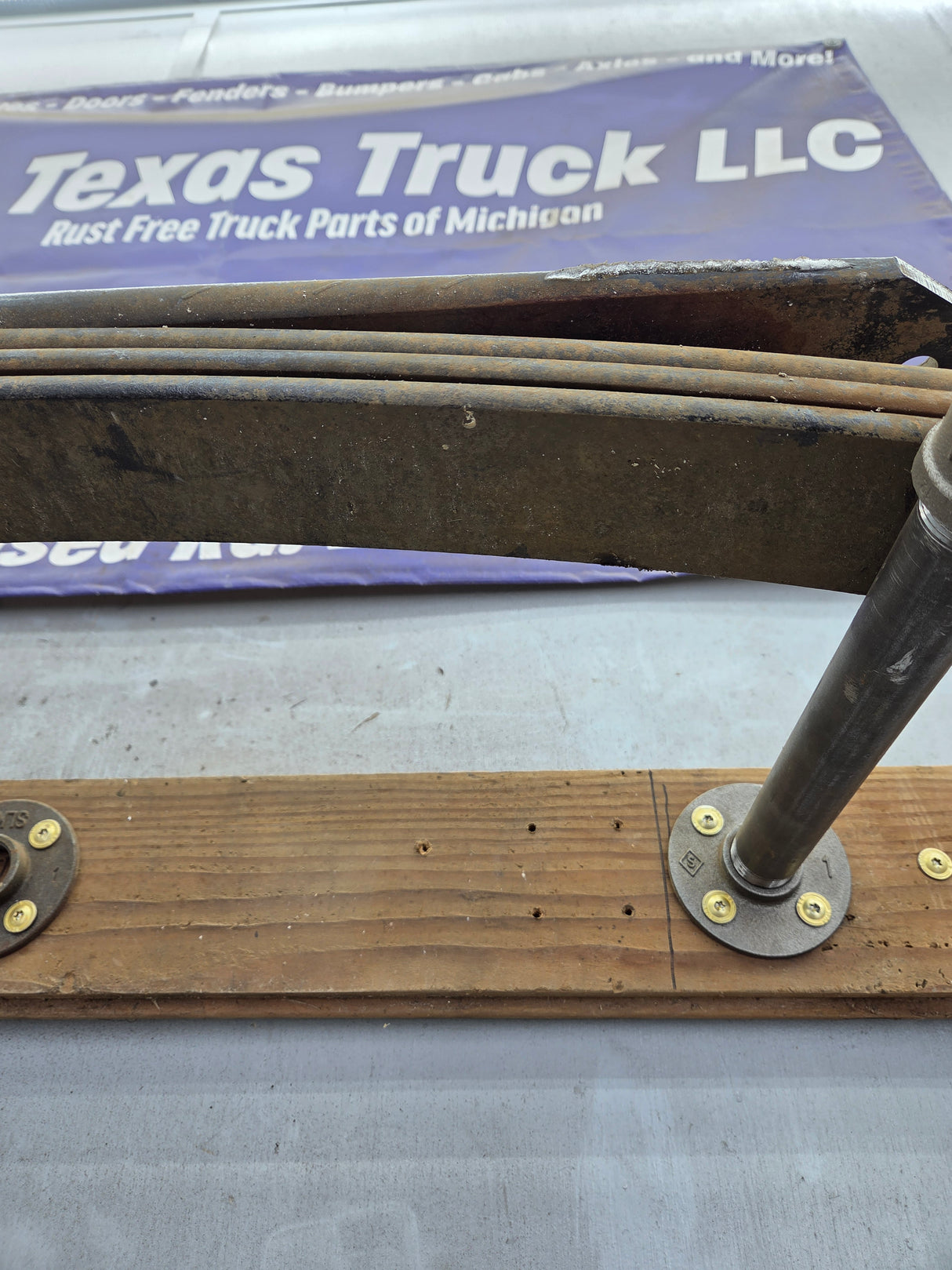 2008-2010 Ford F250 F350 Super Duty Rear Leaf Spring (1)