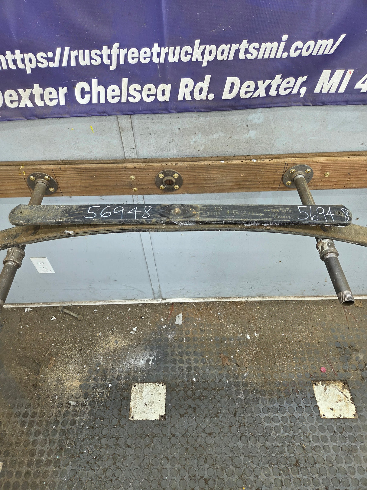 1999-2006 Chevrolet Silverado / GMC Sierra 1500 Rear Leaf Spring - (1)