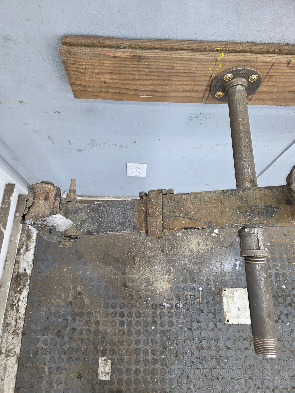 1999-2006 Chevrolet Silverado / GMC Sierra 1500 Rear Leaf Spring - (1)