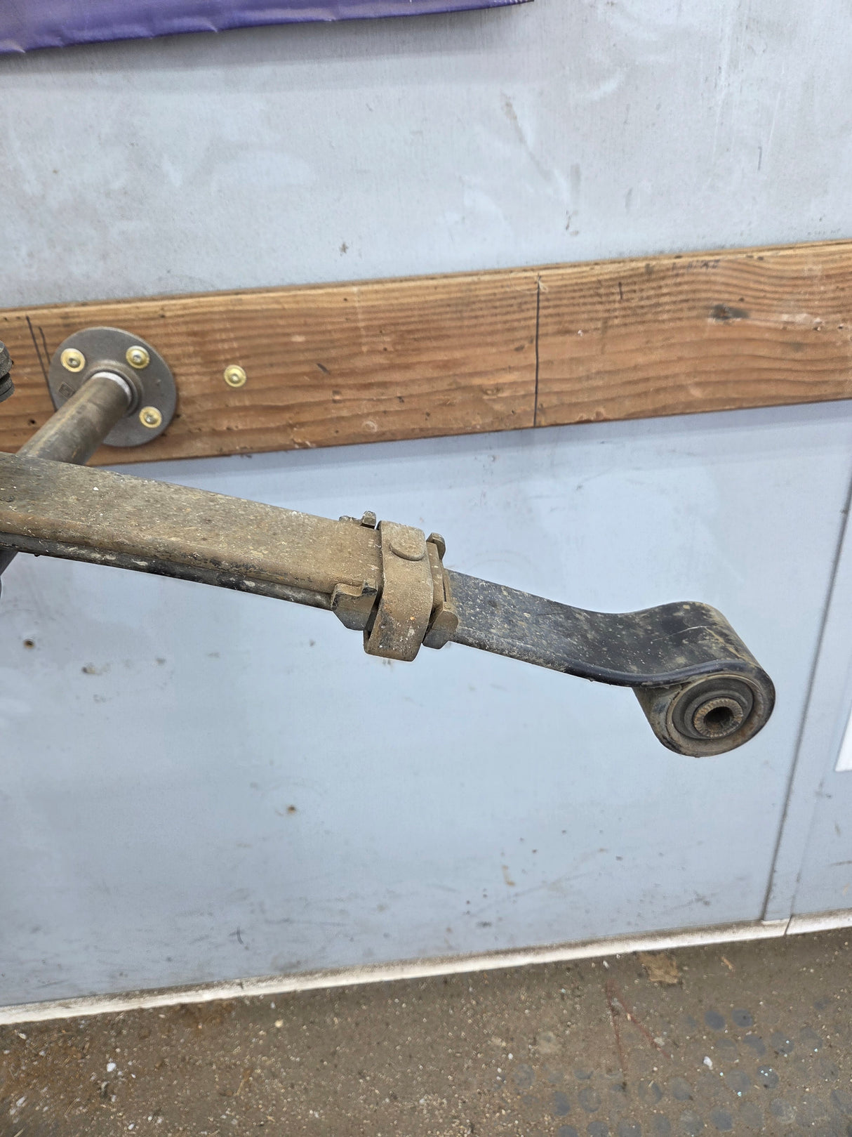 1999-2006 Chevrolet Silverado / GMC Sierra 1500 Rear Leaf Spring - (1)