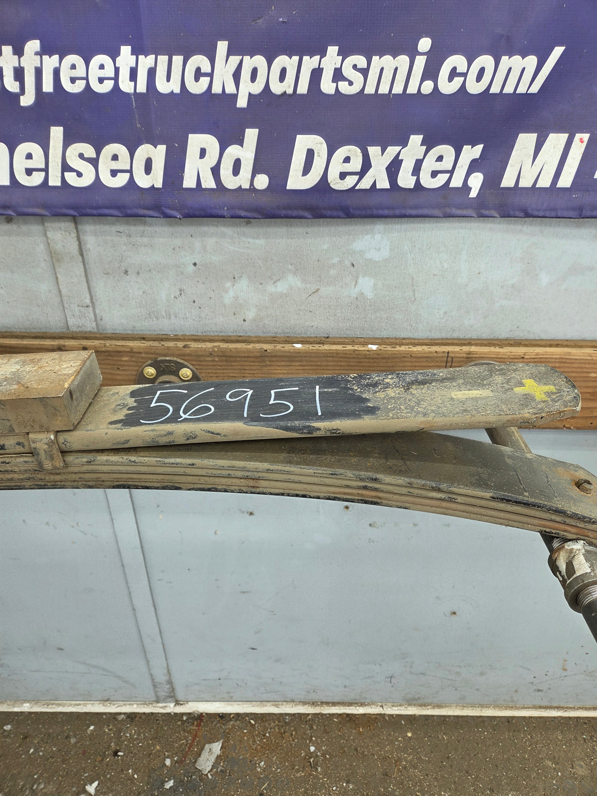 1999-2007 Ford F250 F350 Super Duty Rear Leaf Spring (1)