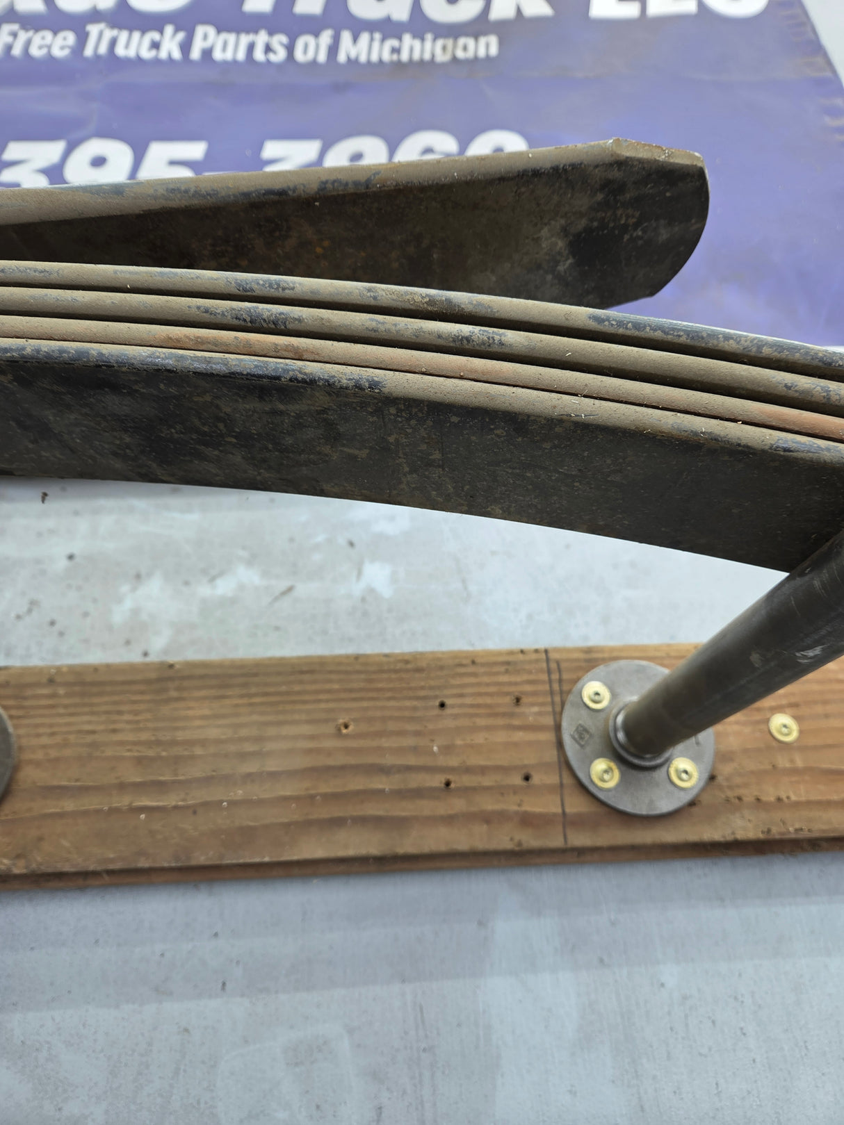 1999-2007 Ford F250 F350 Super Duty Rear Leaf Spring (1)