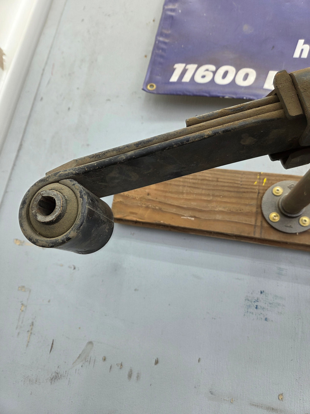 1999-2007 Ford F250 F350 Super Duty Rear Leaf Spring (1)