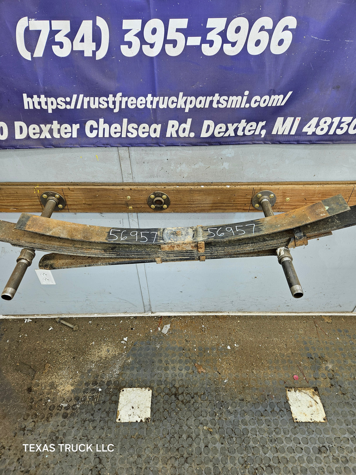 1999-2007 Ford F250 F350 Super Duty Rear Leaf Springs (1)