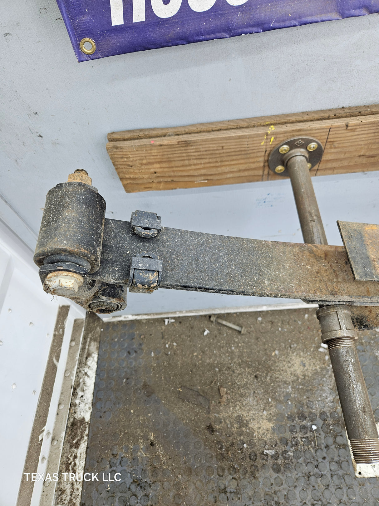 1999-2007 Ford F250 F350 Super Duty Rear Leaf Springs (1)