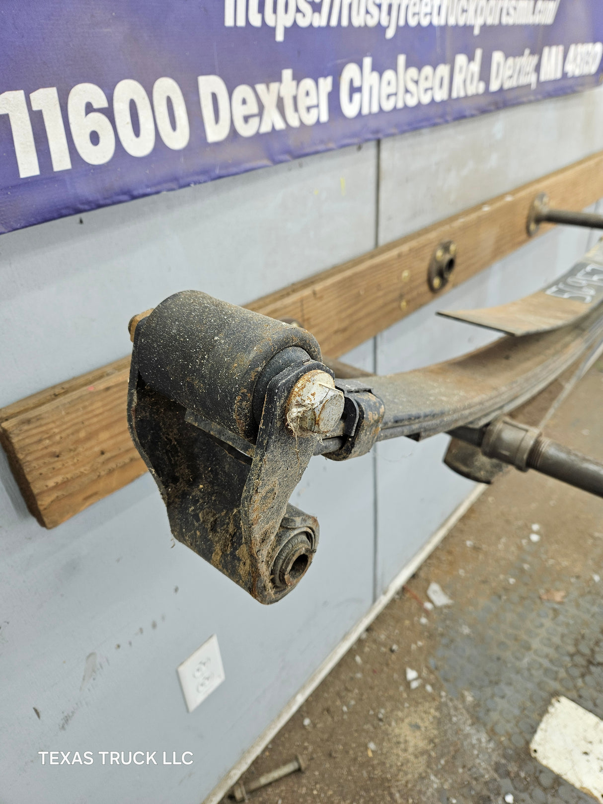 1999-2007 Ford F250 F350 Super Duty Rear Leaf Springs (1)