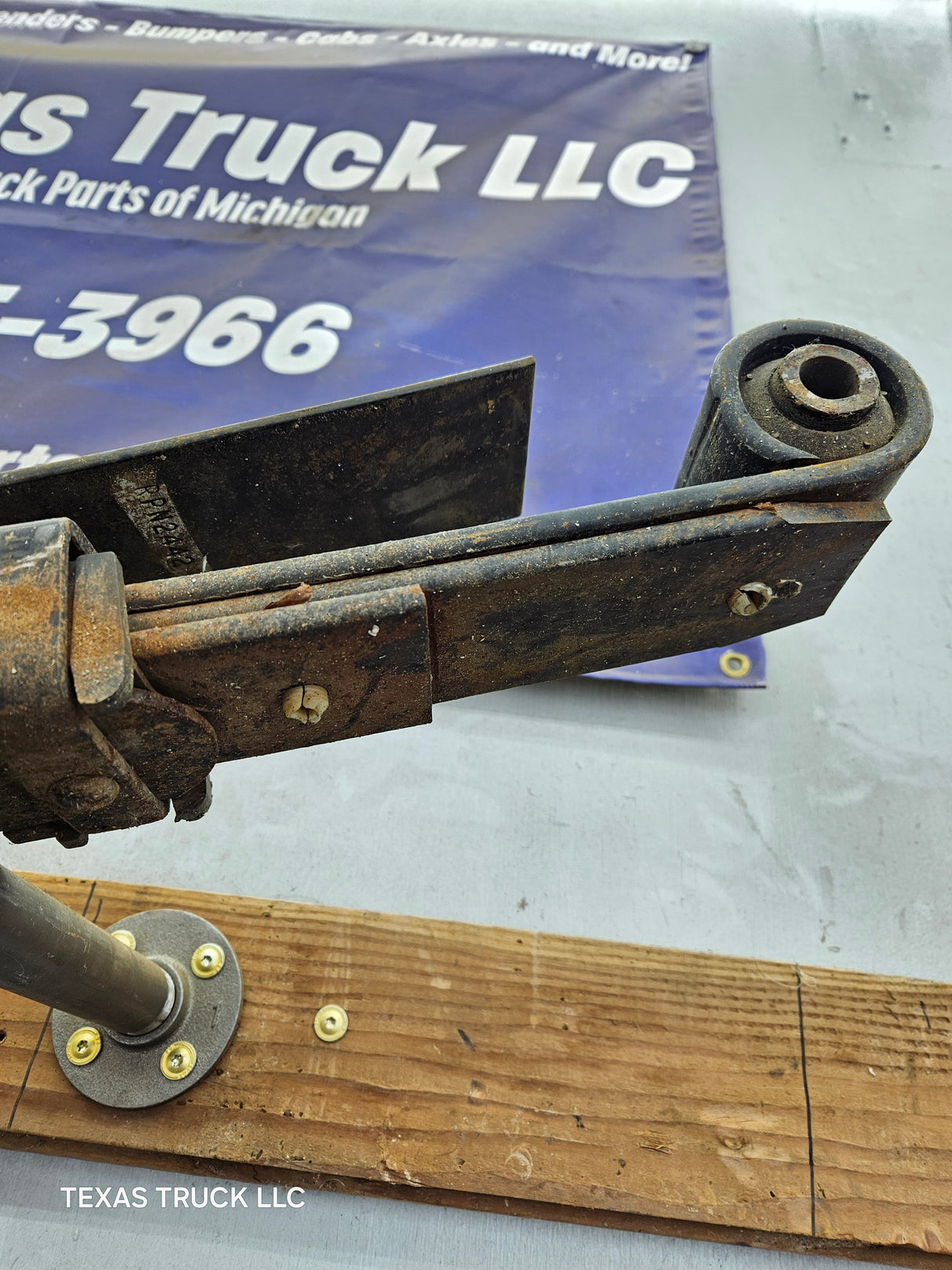 1999-2007 Ford F250 F350 Super Duty Rear Leaf Springs (1)