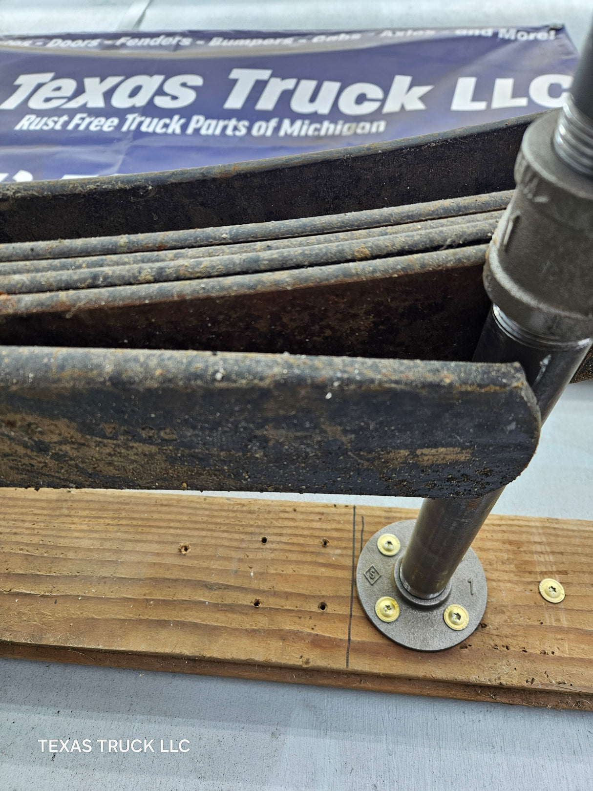 1999-2007 Ford F250 F350 Super Duty Rear Leaf Springs (1)