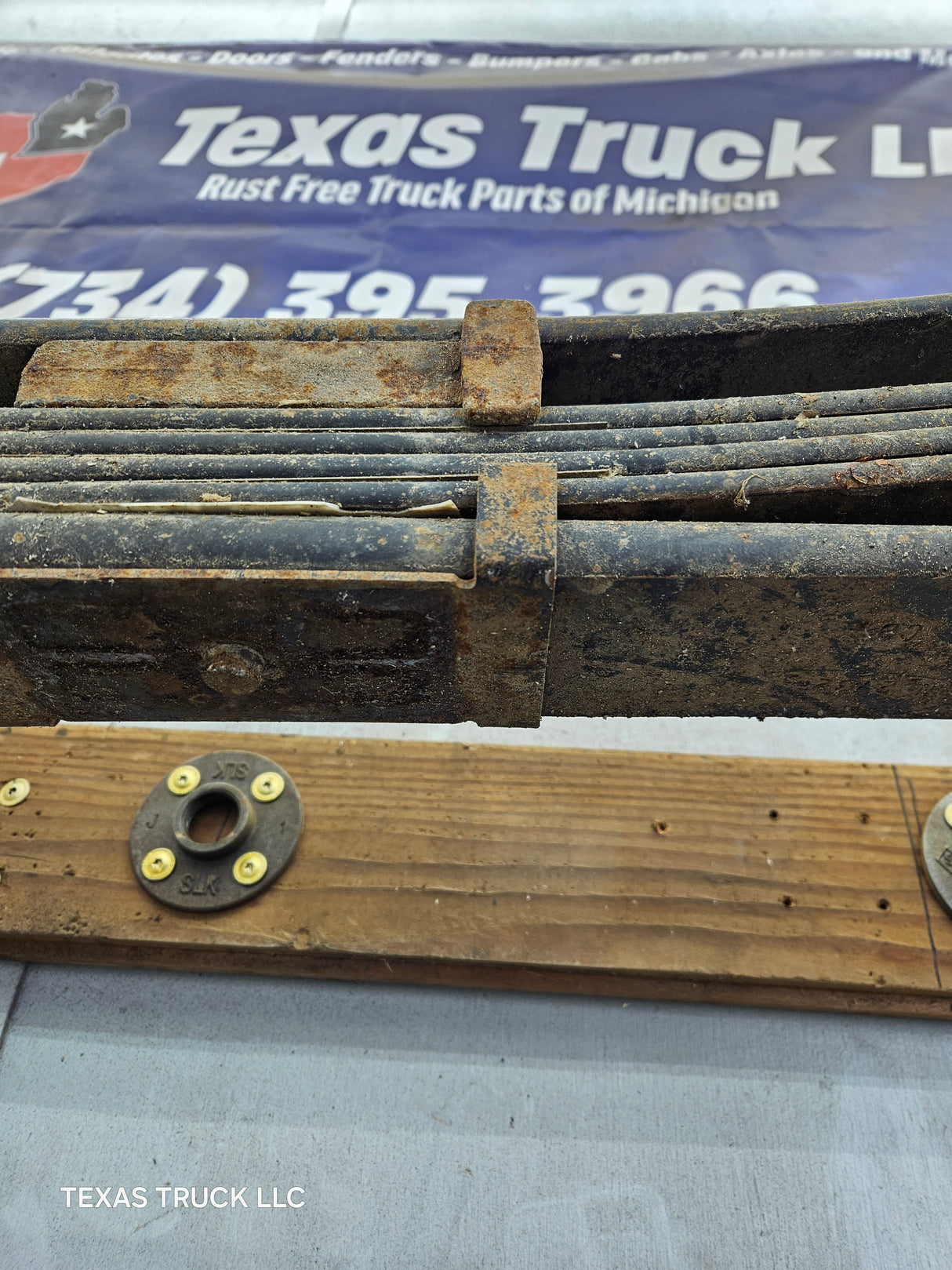 1999-2007 Ford F250 F350 Super Duty Rear Leaf Springs (1)