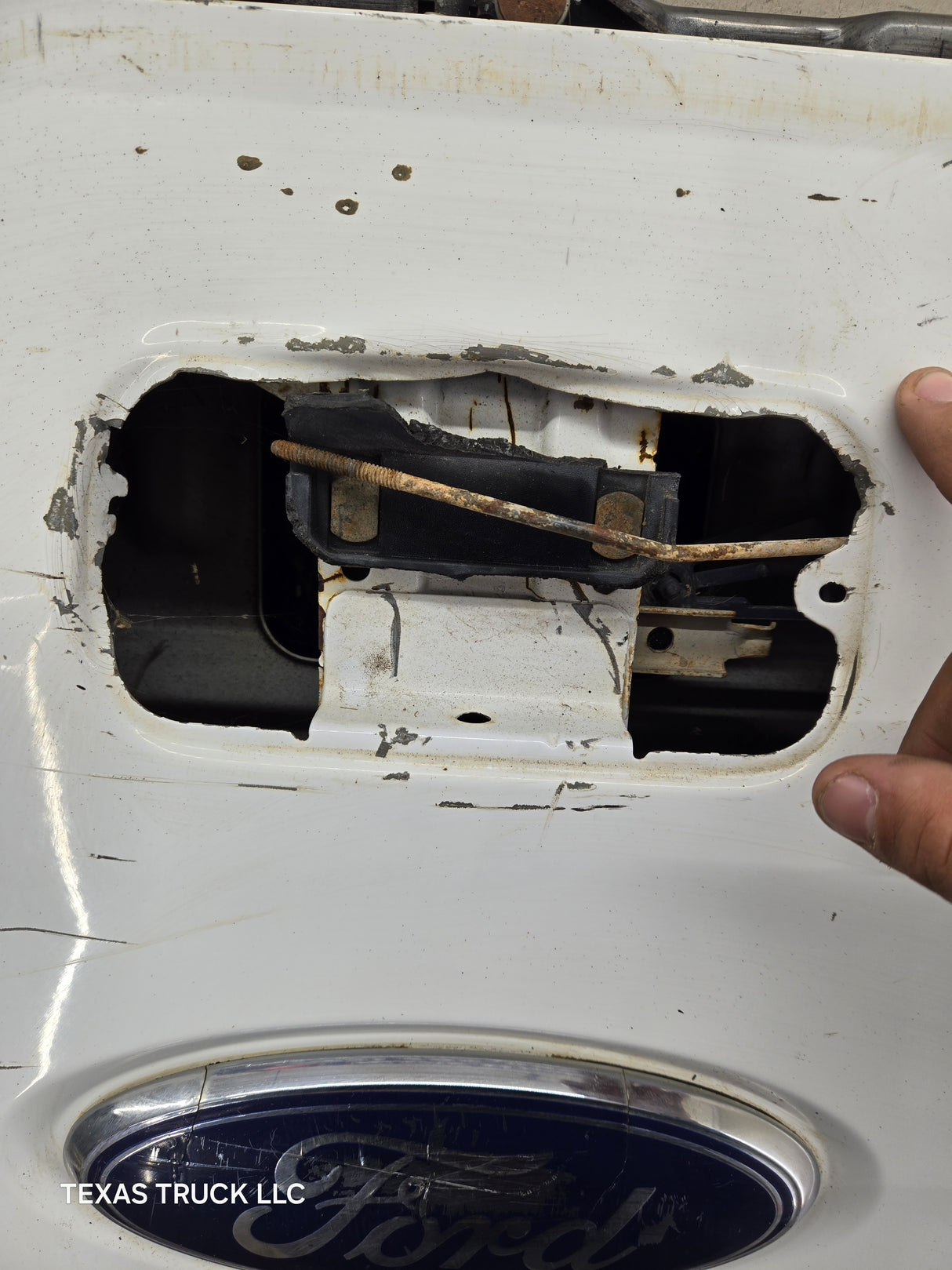 2008-2016 Ford Super Duty Tailgate With Step F250 F350 F450 F550 - Oxford White