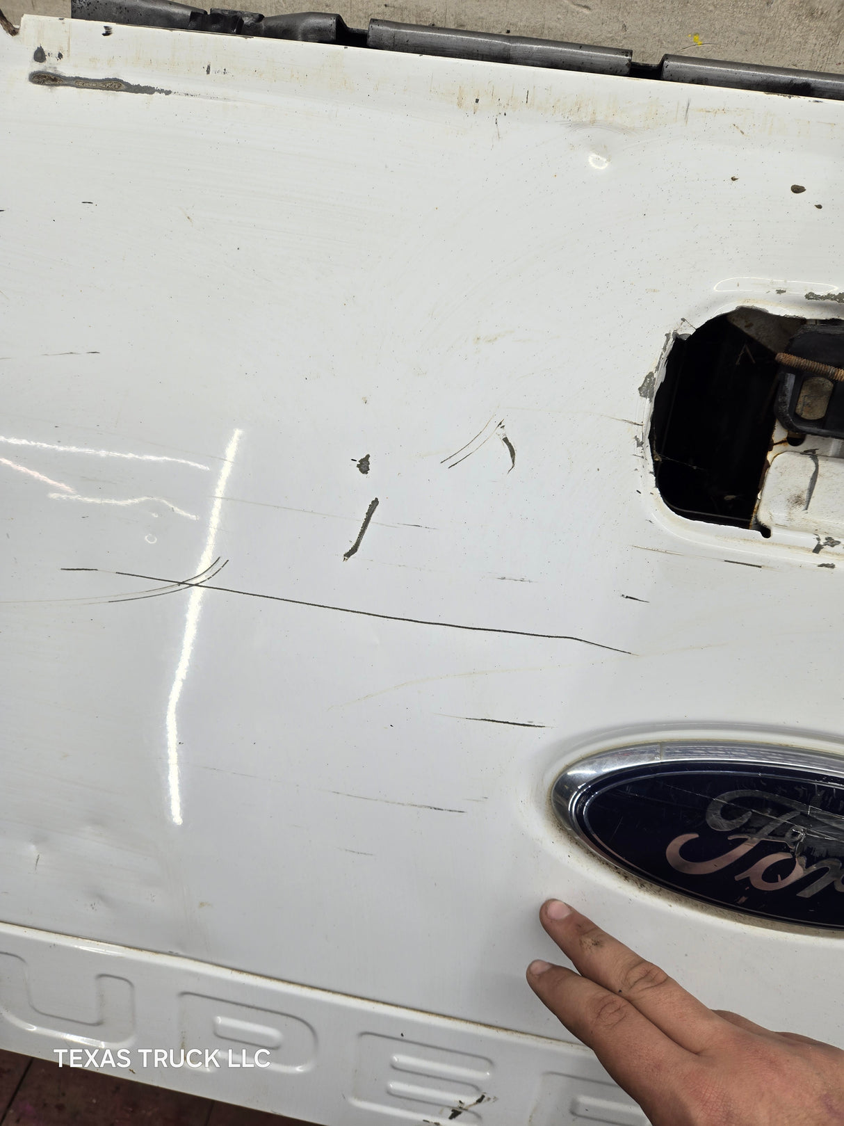 2008-2016 Ford Super Duty Tailgate With Step F250 F350 F450 F550 - Oxford White