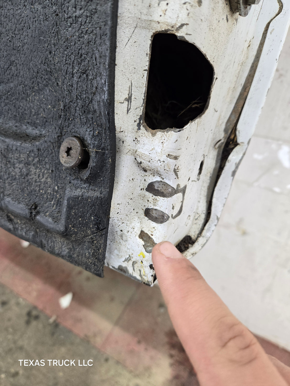 2008-2016 Ford Super Duty Tailgate With Step F250 F350 F450 F550 - Oxford White