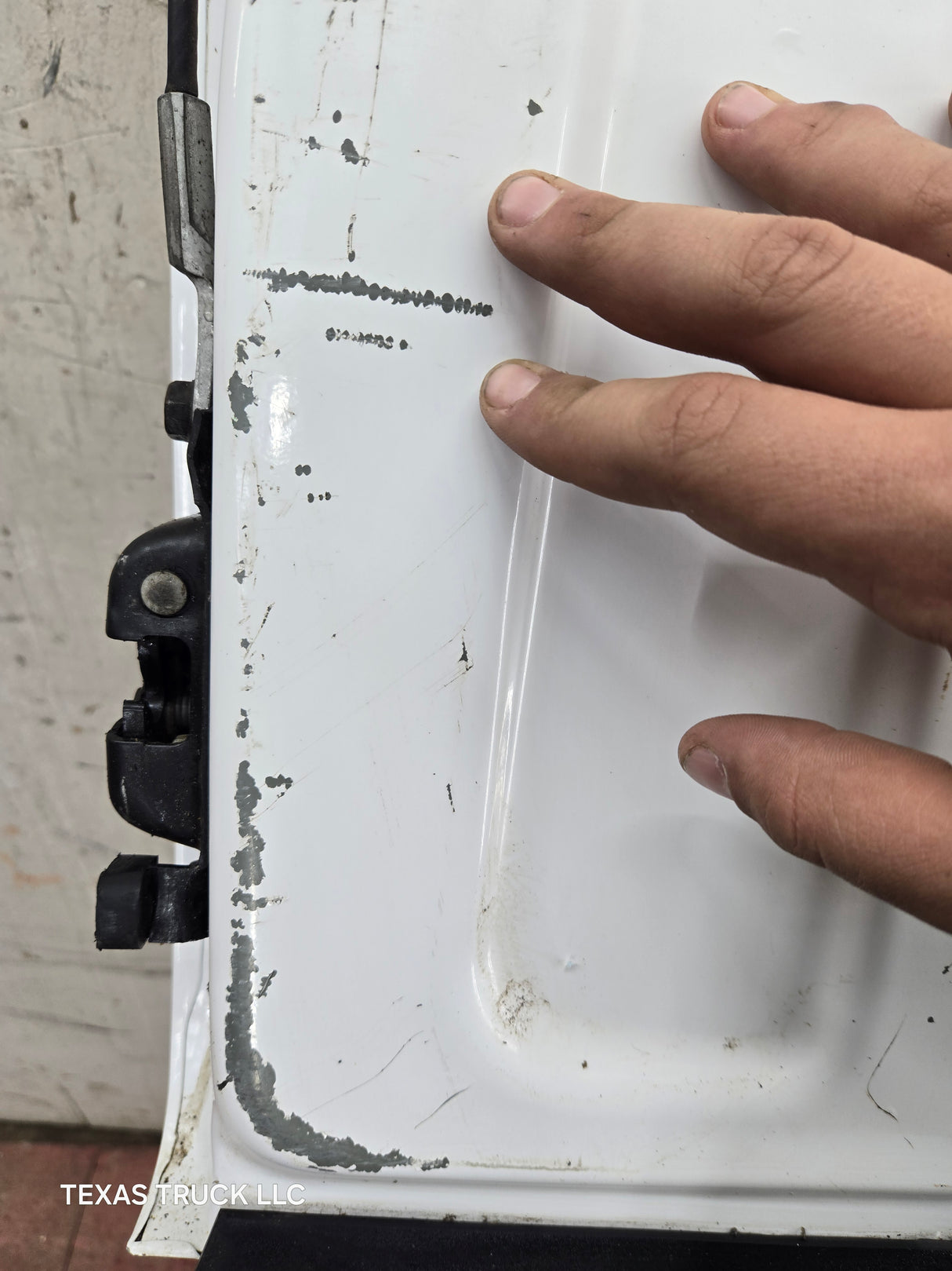 2007-2013 Chevrolet Silverado / GMC Sierra 1500 2500 3500 HD Tailgate