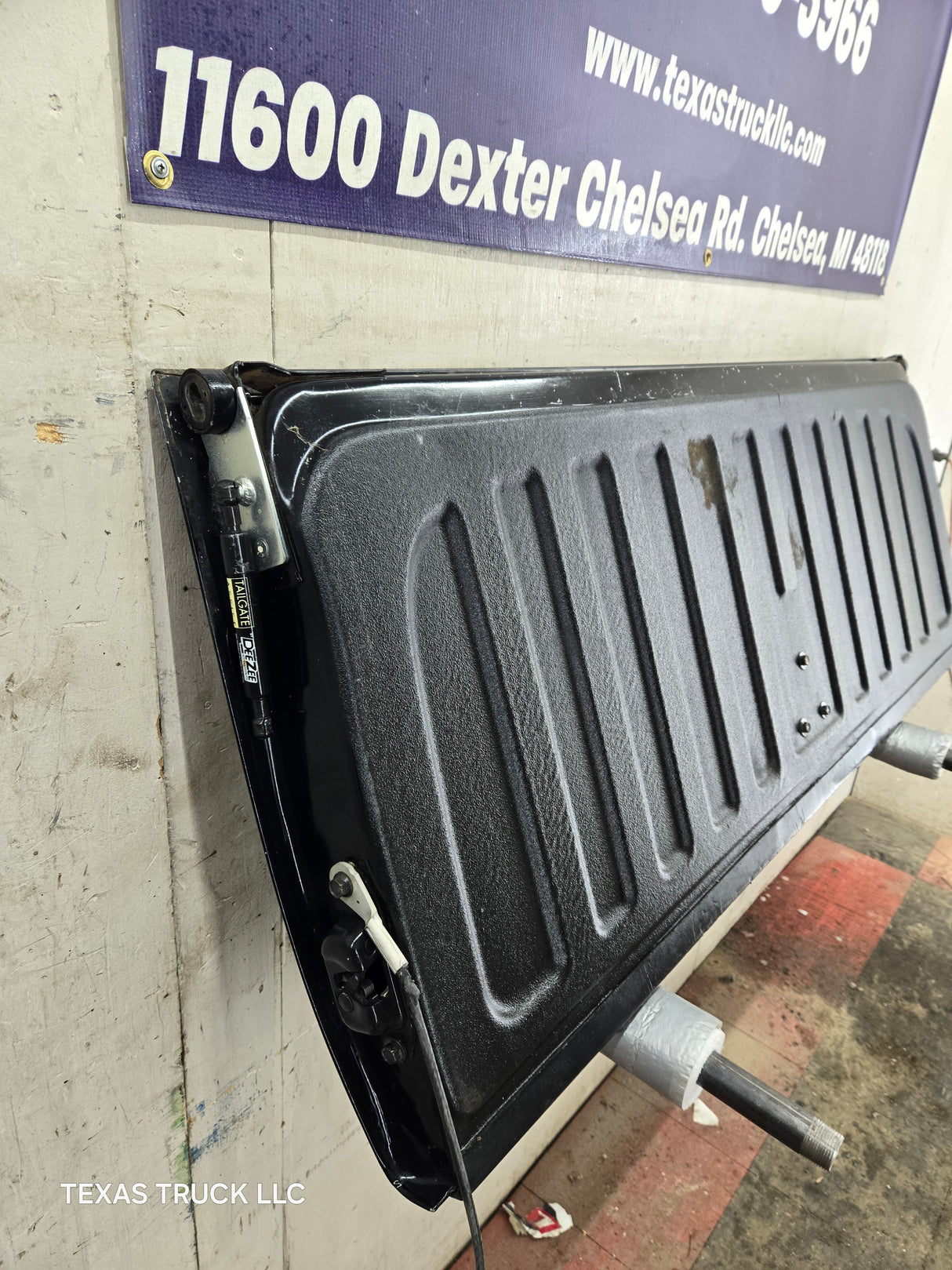 2007-2013 Chevrolet Silverado / GMC Sierra 1500 2500 3500 HD Tailgate