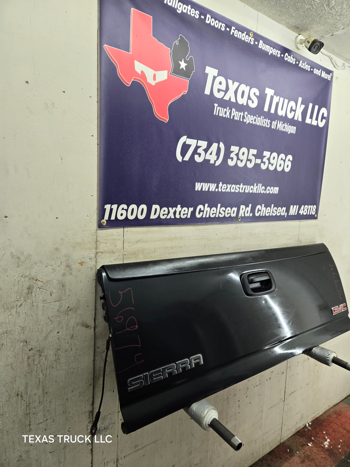 1999-2007 Chevrolet Silverado / GMC Sierra 1500 2500 3500 Tailgate - Dark Grey