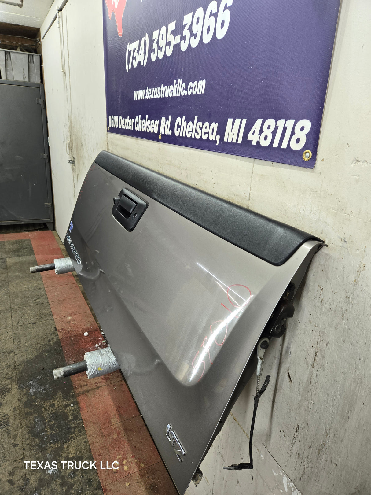 2007-2013 Chevrolet Silverado / GMC Sierra 1500 2500 3500 HD Tailgate