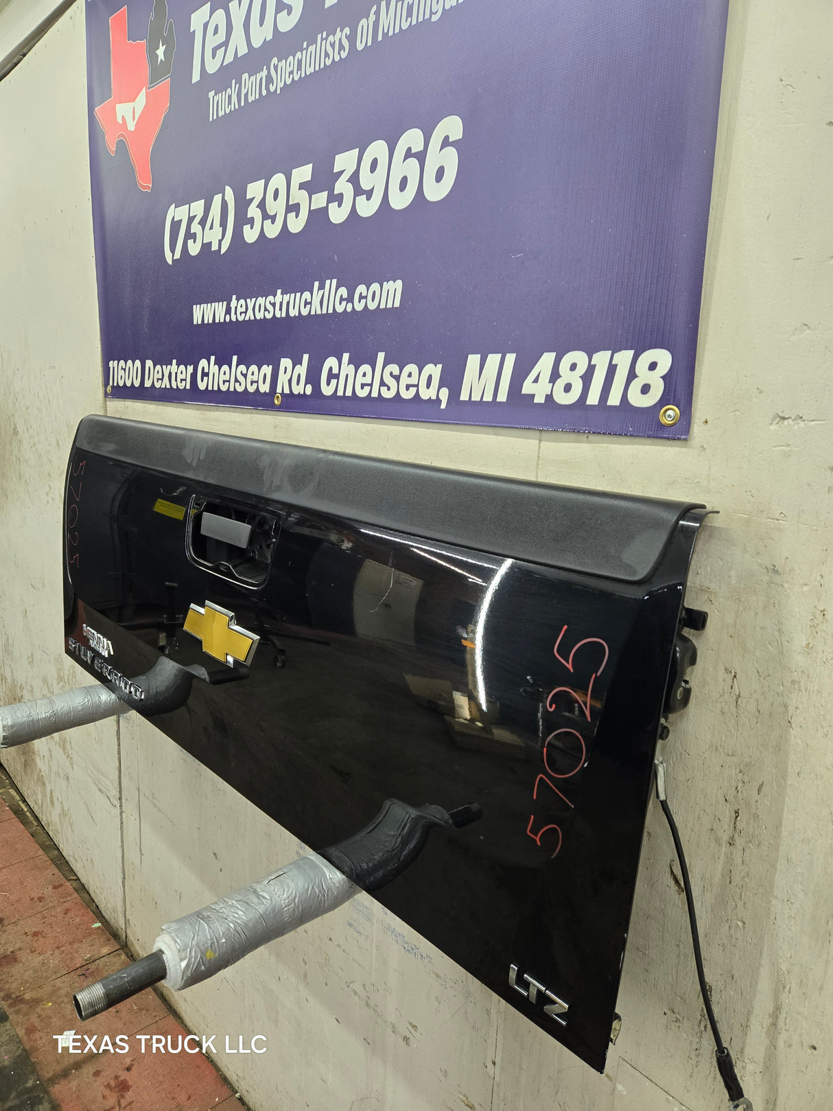 2007-2013 Chevrolet Silverado / GMC Sierra 1500 2500 3500 HD Tailgate