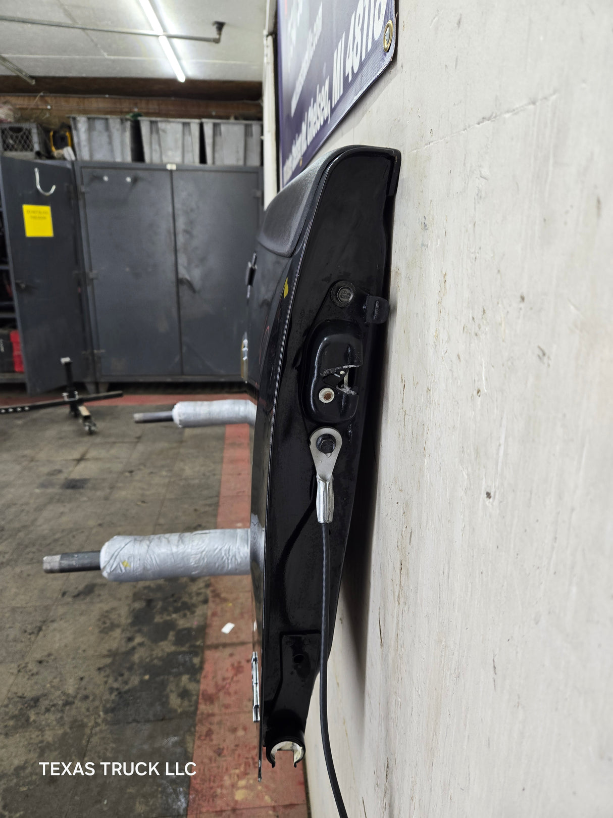 2007-2013 Chevrolet Silverado / GMC Sierra 1500 2500 3500 HD Tailgate